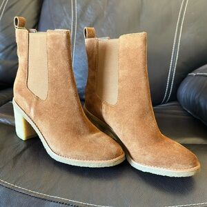 Beautiful LAUREN Ralph Lauren Marianna Boot with Water Resistant Suede SZ 8